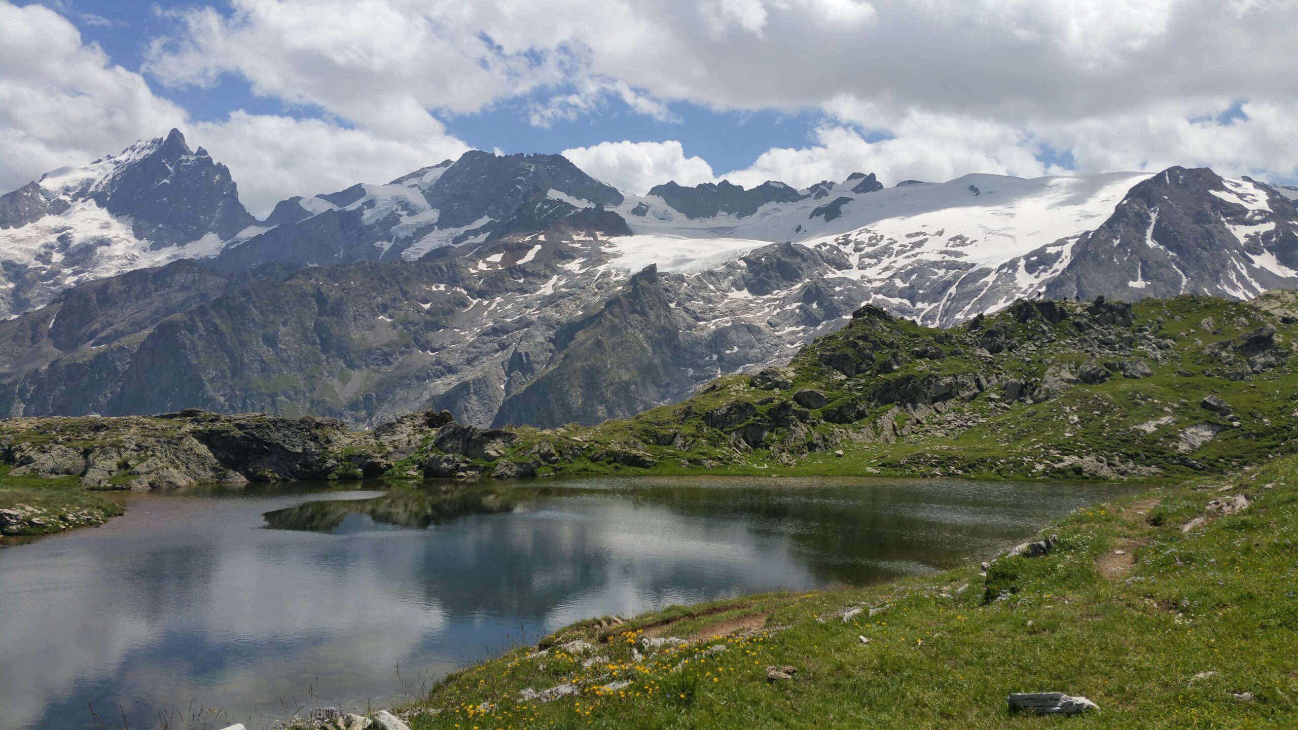 Lac Goléon et glacier du Lombard